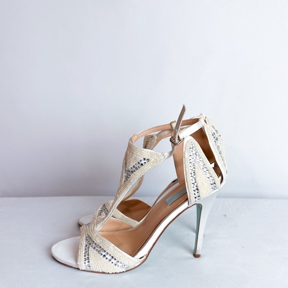 3 FOR $35! 📦 Betsy Johnson Wedding Heels - Picture 4 of 6